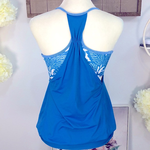 lululemon athletica Tops - Lululemon no limits blue & white workout top w/built in bra. Sz 4. Just like new